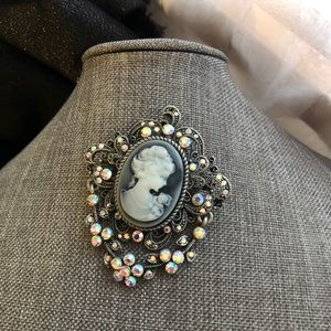Vintage AB rhinestone cameo pendant